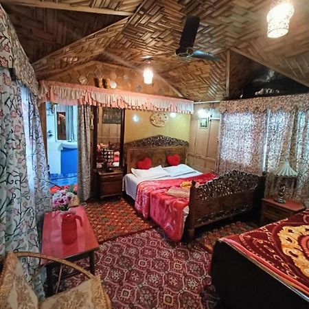 New Minar Group Of Houseboats Hotel Srīnagar Buitenkant foto