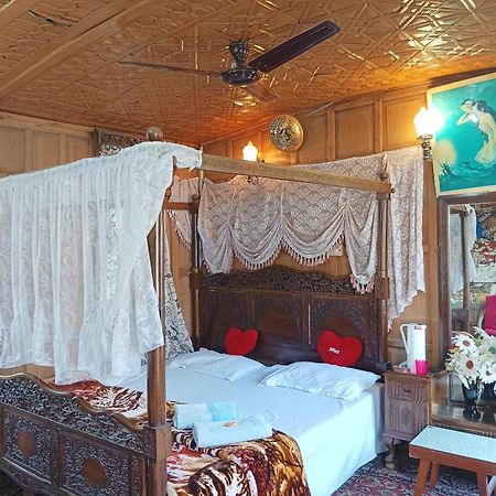 New Minar Group Of Houseboats Hotel Srīnagar Buitenkant foto