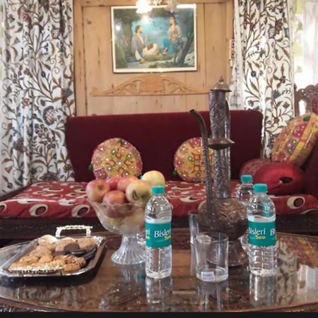 New Minar Group Of Houseboats Hotel Srīnagar Buitenkant foto