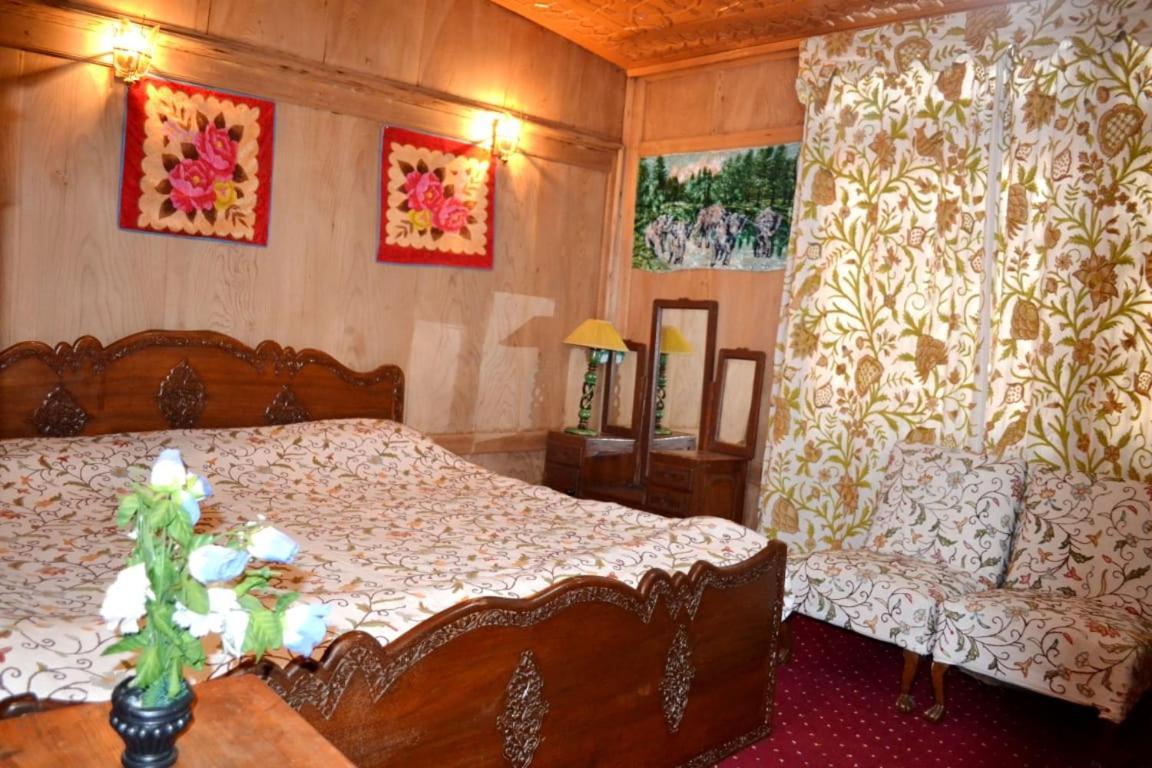 New Minar Group Of Houseboats Hotel Srīnagar Buitenkant foto