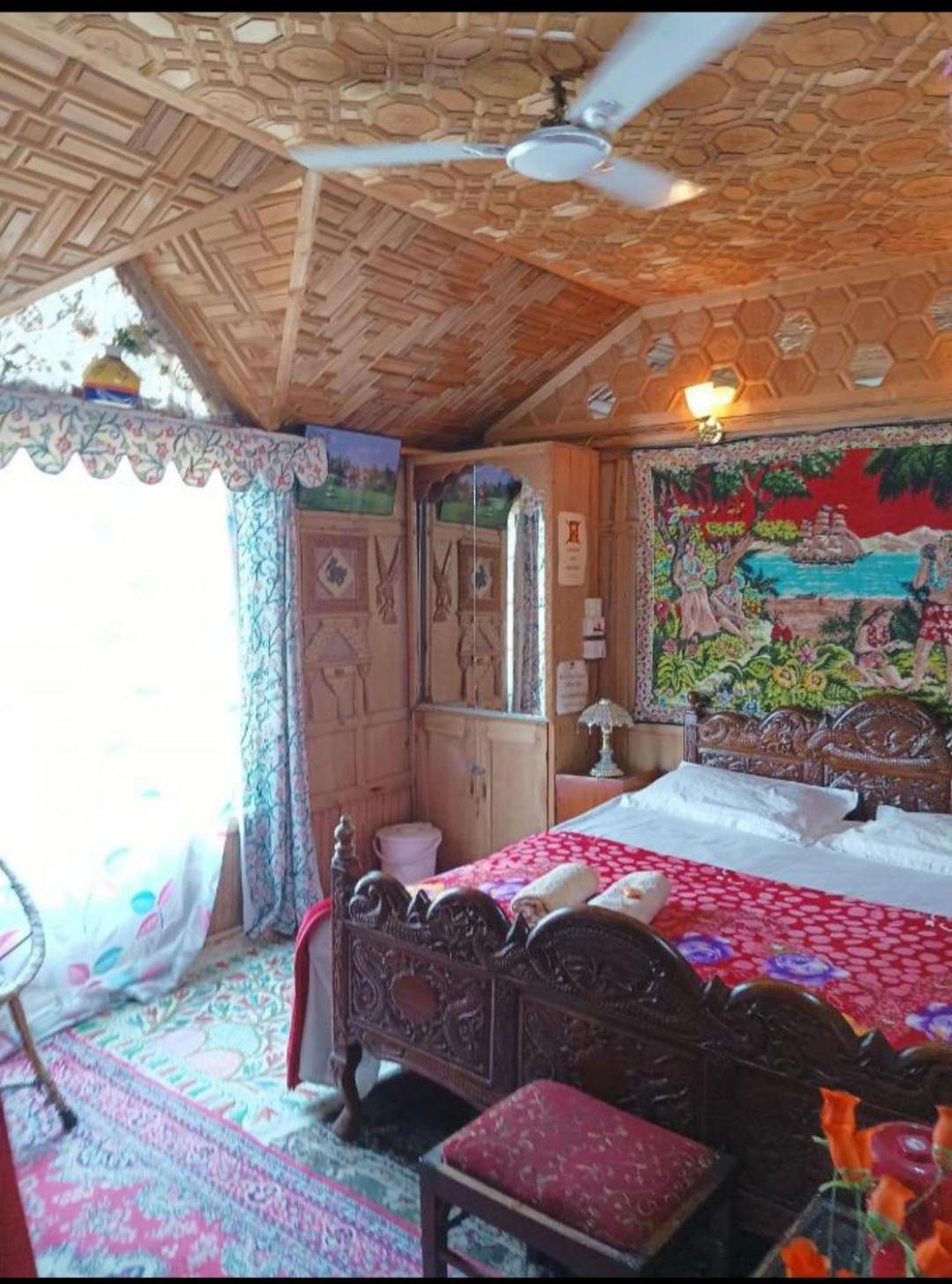 New Minar Group Of Houseboats Hotel Srīnagar Buitenkant foto