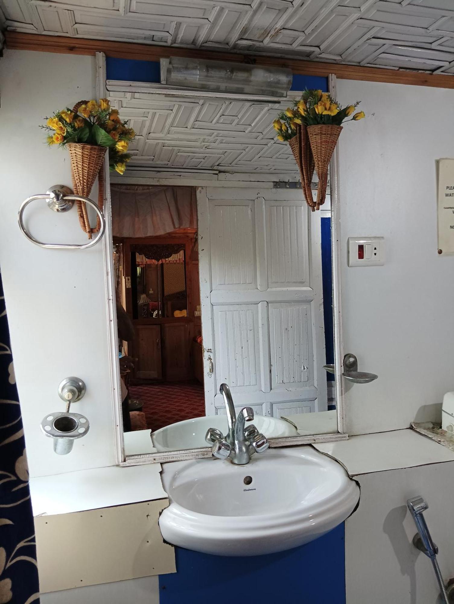 New Minar Group Of Houseboats Hotel Srīnagar Buitenkant foto