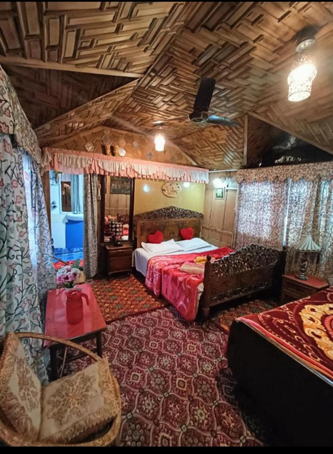 New Minar Group Of Houseboats Hotel Srīnagar Buitenkant foto