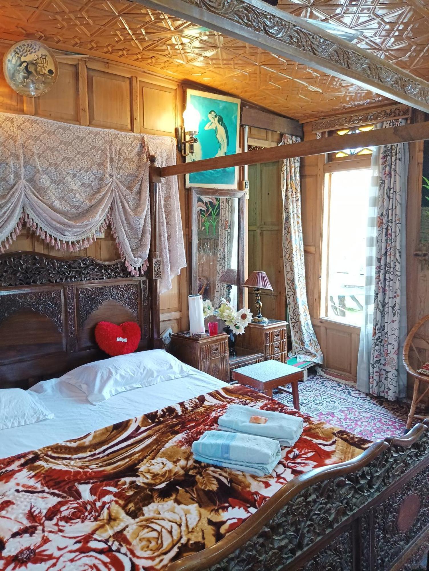 New Minar Group Of Houseboats Hotel Srīnagar Buitenkant foto