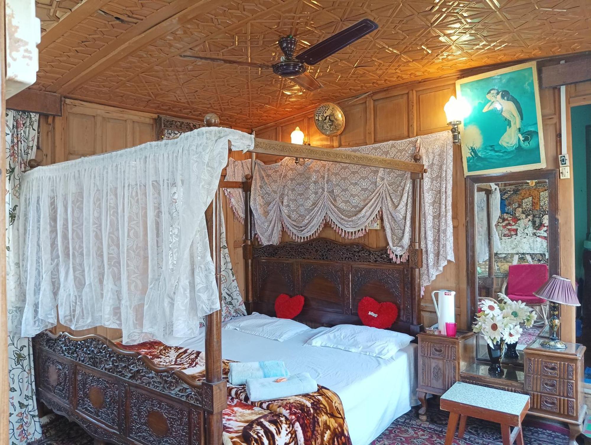 New Minar Group Of Houseboats Hotel Srīnagar Buitenkant foto