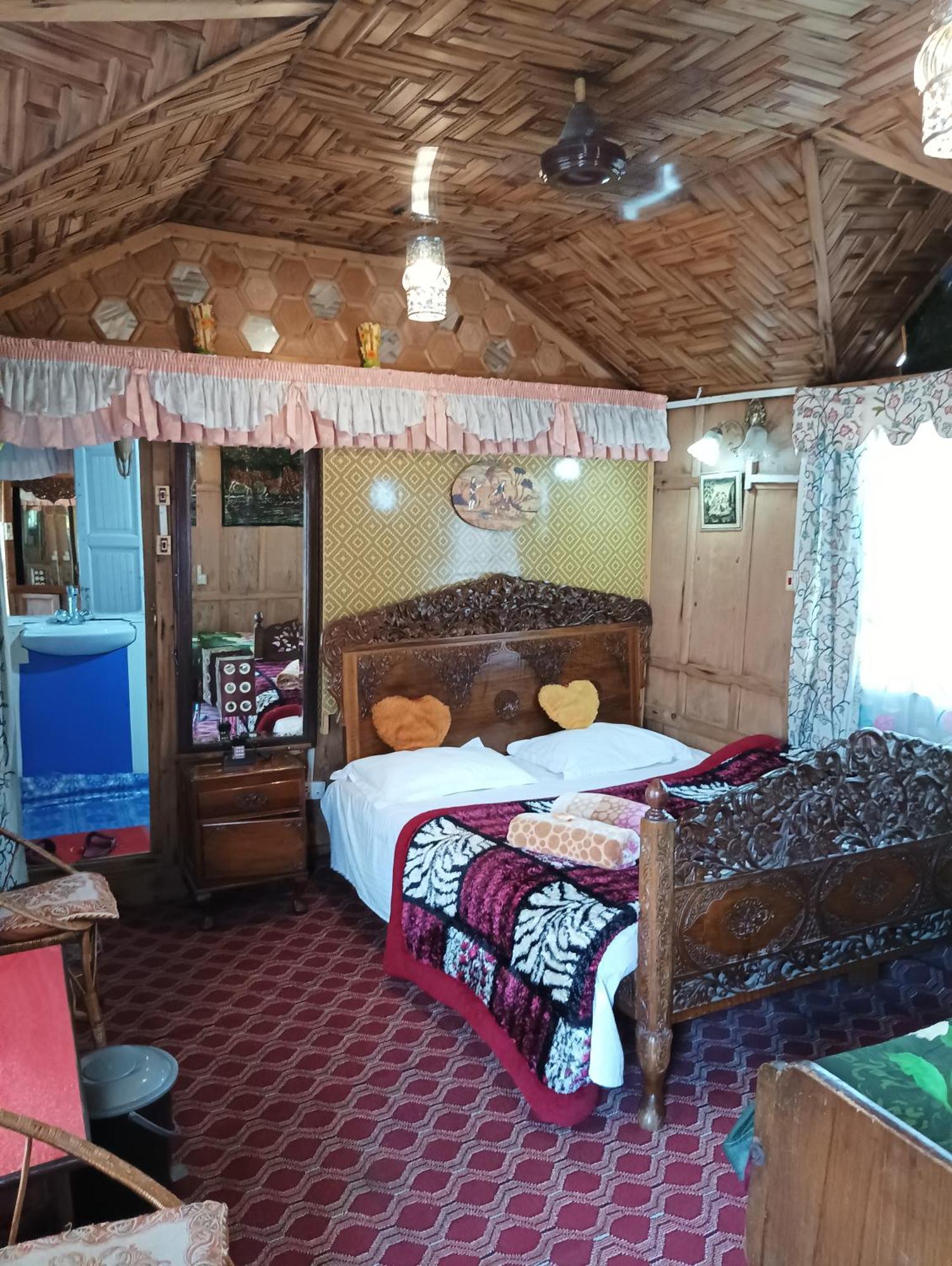 New Minar Group Of Houseboats Hotel Srīnagar Buitenkant foto