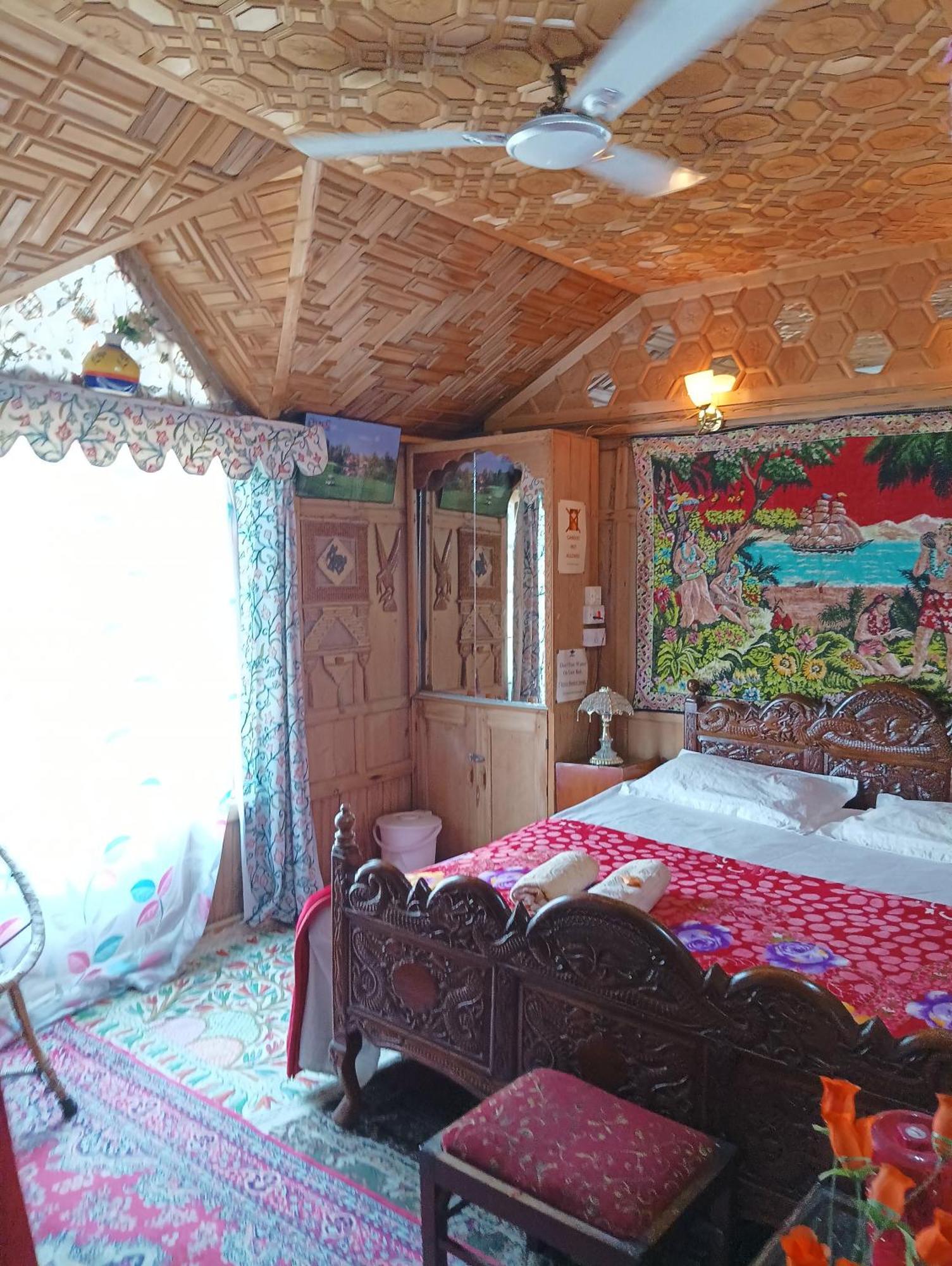 New Minar Group Of Houseboats Hotel Srīnagar Buitenkant foto