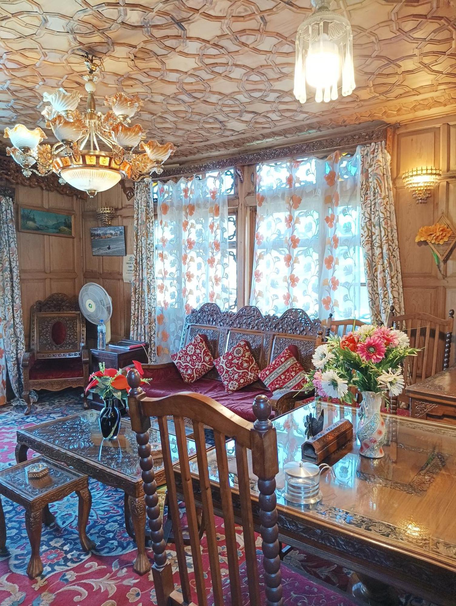 New Minar Group Of Houseboats Hotel Srīnagar Buitenkant foto