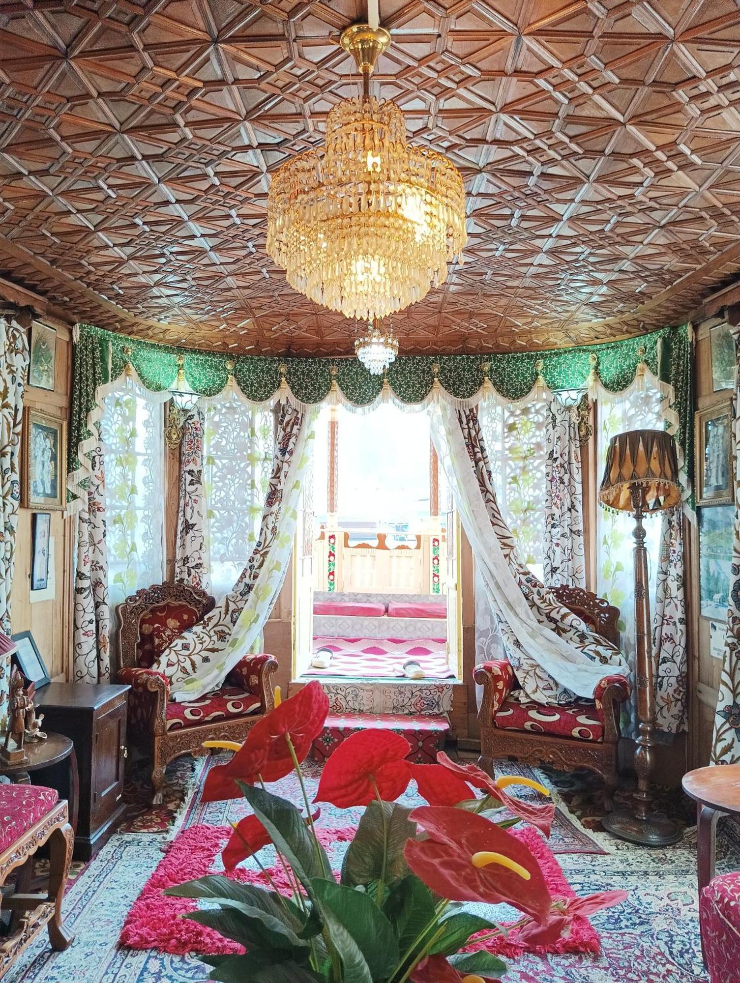 New Minar Group Of Houseboats Hotel Srīnagar Buitenkant foto