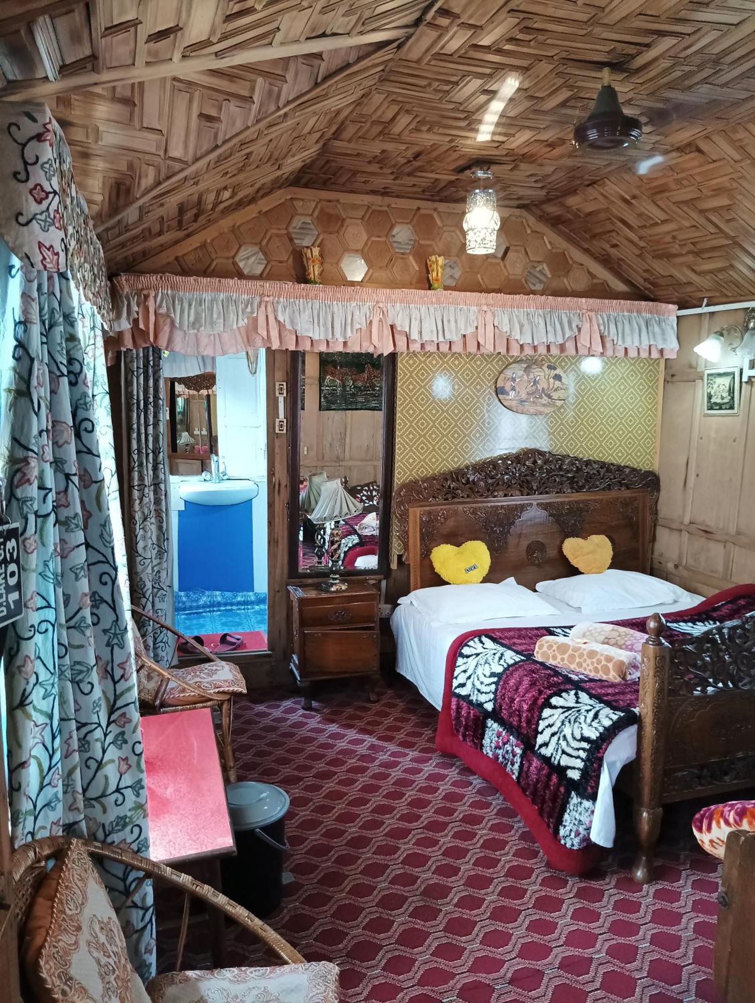 New Minar Group Of Houseboats Hotel Srīnagar Buitenkant foto